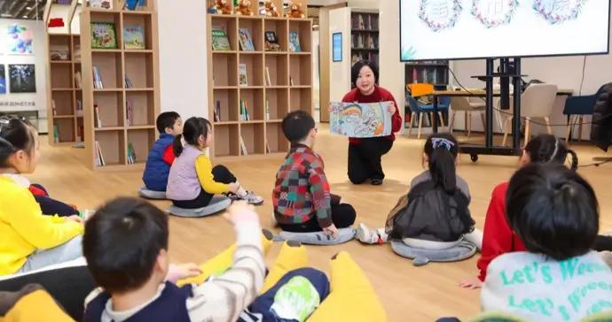 虹口之虹誰織就？她們創造“家門口的魔法書屋”，送來“愛心媽媽”