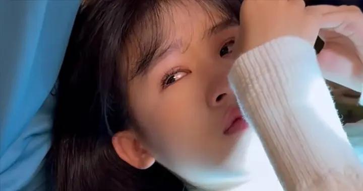 鮑蕾女兒剪牙套疼哭了，17歲貝兒戴4年半牙套，終身都要戴保持器