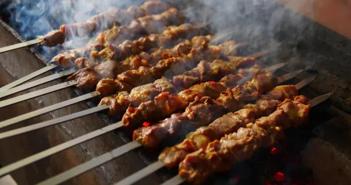 怎麼假裝在新疆很會喫？首先不要說“烤羊肉串”