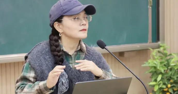 退休後小鎮種花，在花間渡己，在字裏斑斕