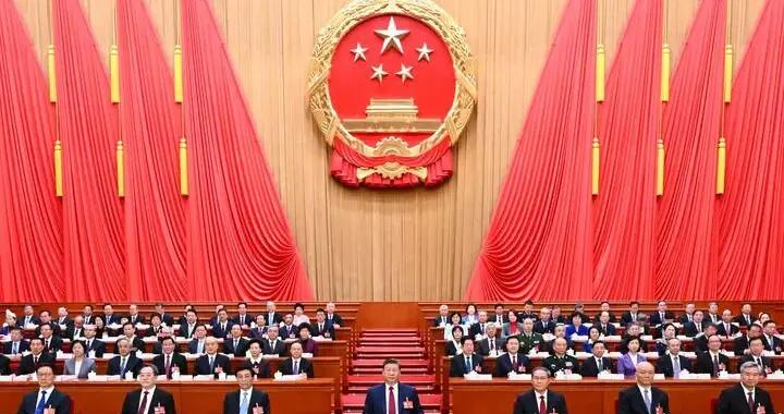 十四屆全國人大四次會議在京開幕 習近平等在主席臺就座