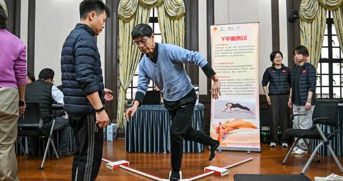 專家答疑解惑送科學運動處方，上海體科所開展學雷鋒日健康指導活動