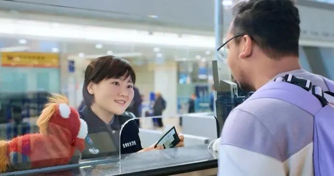 從“1.5億次點贊”到“第二次生命”：上海機場國門一線的溫暖守護