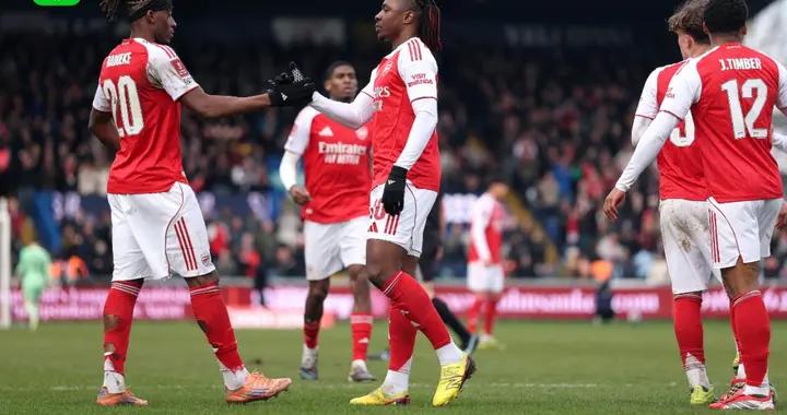 阿森納2-1曼斯菲爾德晉級足總盃8強，埃澤制勝，馬杜埃凱建功