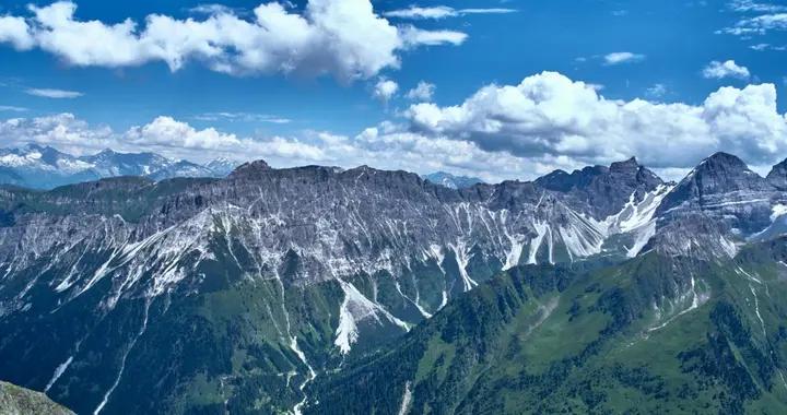 給所有老年人提個醒：寧可不出門，也別做這3件事，句句實在