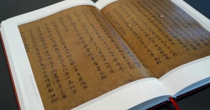 從聖彼得堡到巴黎：37年出版接力，散落世界的敦煌文獻“重聚”上海