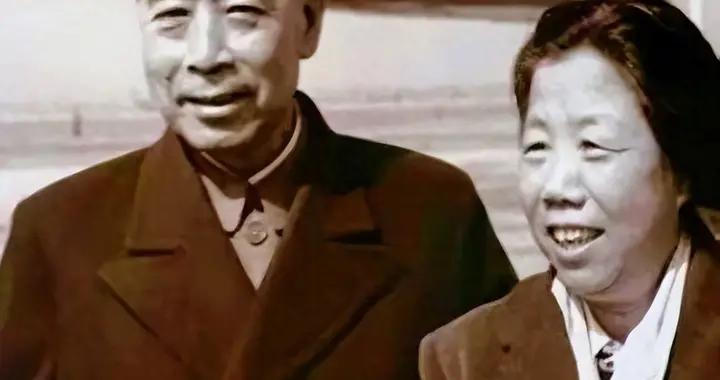 1976年周總理逝世，八寶山火化工不願火化，談及時淚灑當場