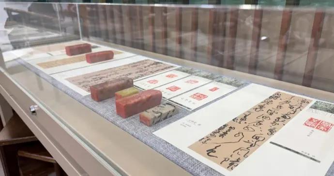 十對才子佳人用書法篆刻訴說愛情，華東師大舉辦書印特展