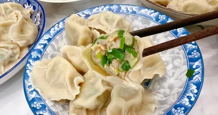 爲什麼你包的韭菜餡餃子又黑又出水？教你調餡方法，鮮綠不出水！