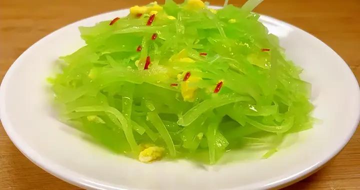 春天就喫這口脆！5分鐘搞定的萵筍炒雞蛋，我家每週都要做3次