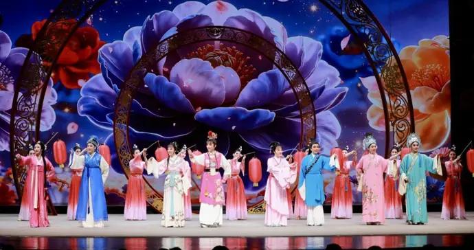 “同唱一臺戲”2026越劇春晚紹興落幕