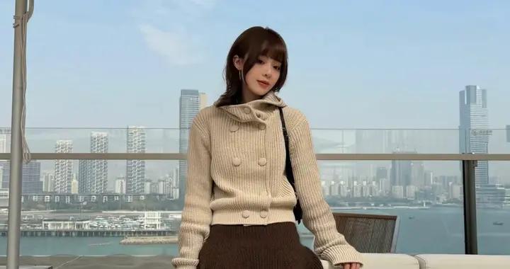 “風衣+運動鞋”不流行了！今春配上這3款鞋，時髦減齡有氣質