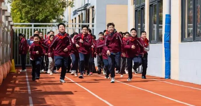 三問課間15分鐘：真能讓孩子走出教室嗎？影響放學嗎？會增加拖堂嗎？