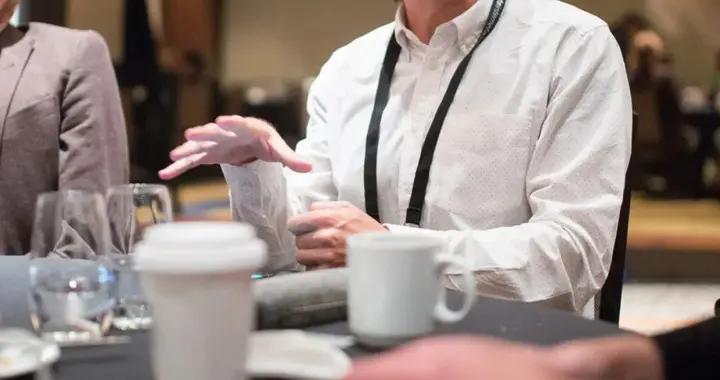 別“對齊顆粒度”了，最新研究：越愛說企業黑話，腦子越不好使