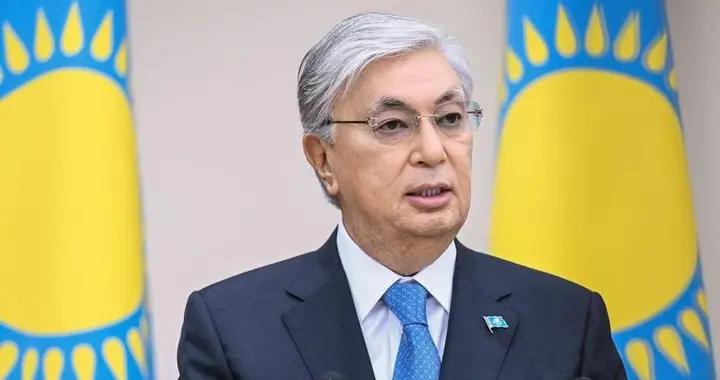 中亞五個斯坦國共同的魔幻日常：總統世襲、公路飆車、廁所收費