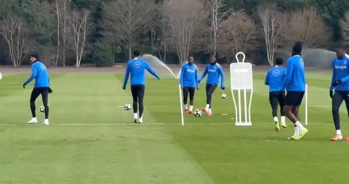跟隊：埃斯特旺參加了切爾西的公開訓練，里斯、約恩森缺席