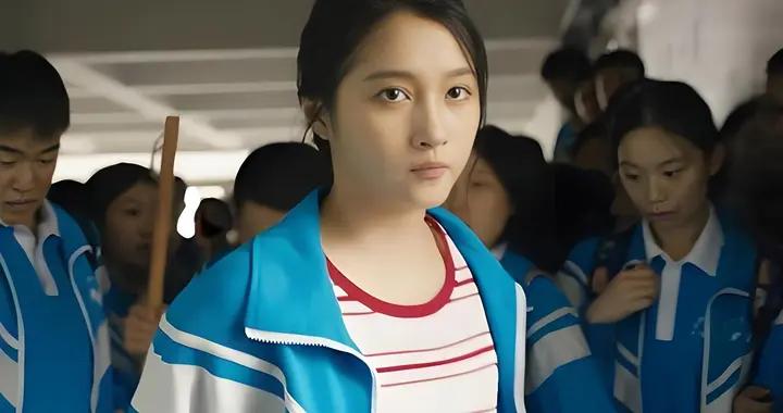 潛規則只是小卡拉米？製片人公開內涵關曉彤，恐成第二個迪麗熱巴