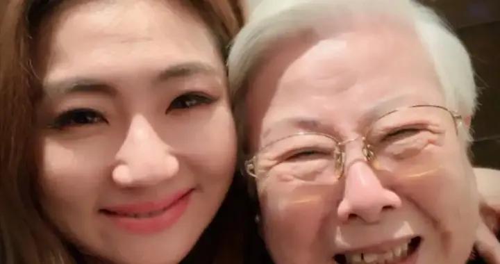 任家萱外婆103歲生日，男友小徐抱着兒子首現身，2歲腰果真像媽媽