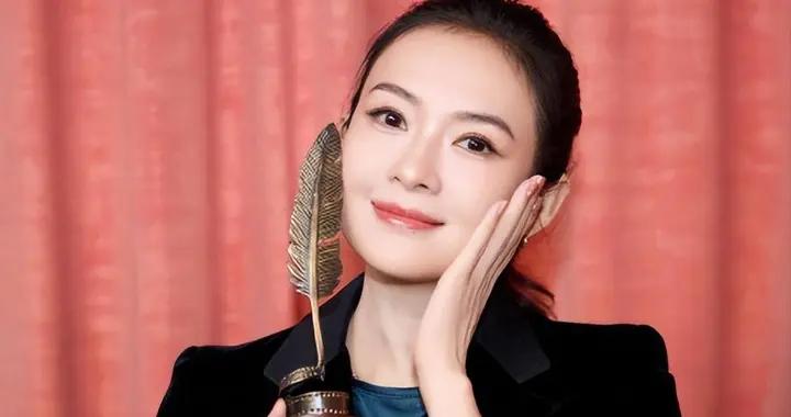 46歲章子怡高調官宣喜訊，全網恭喜，網友：女王歸來依舊是女王！