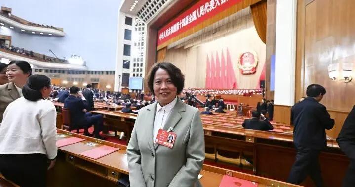 全國人大代表、安徽宿州泗縣第三中學語文教師、副校長惠鳳蓮：將大運河變爲生態河、文化河、致富河