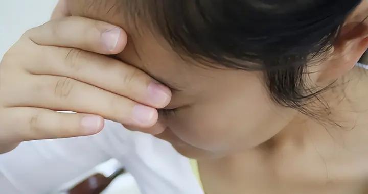 左耳朵嗡嗡響持續不消失？教你區分生理性vs病理性