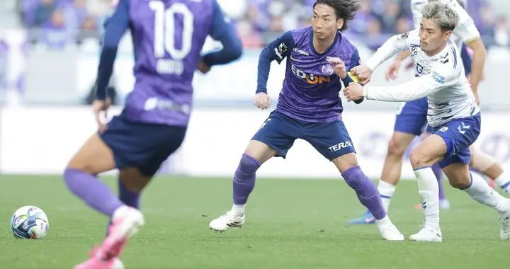 廣島三箭2-0大阪鋼巴，新井直人、中村草太破門，岸本武流染紅