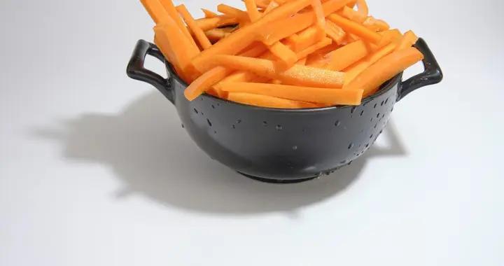 腳底板發黃別忽視！可能是這些原因，教你科學判斷