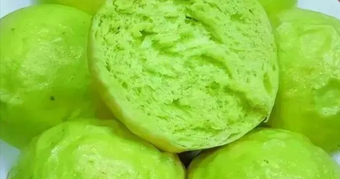 菠菜別隻會炒着喫！加碗麪粉做成大饅頭，孩子搶着喫，比麪包還香