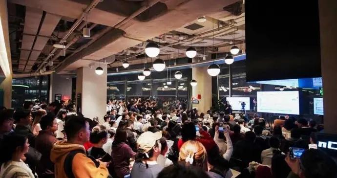 上海人太愛“小龍蝦”了！300人排隊到百度智能雲免費安裝OpenClaw