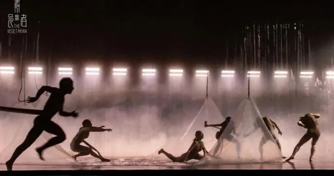文匯·觀衆席｜舞蹈劇場《素食者》不是爲了講述故事，而是“活在故事裏”