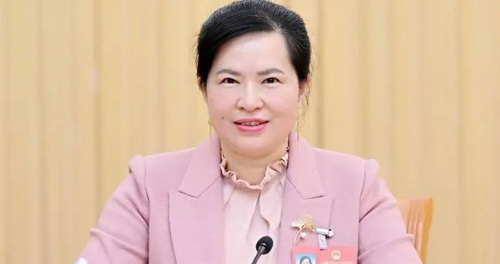 全國人大代表，福建省莆田市笏石街道岐厝村黨支部書記、村委會主任曾雲英：推動媽祖文化與兩岸旅遊等產業深度融合