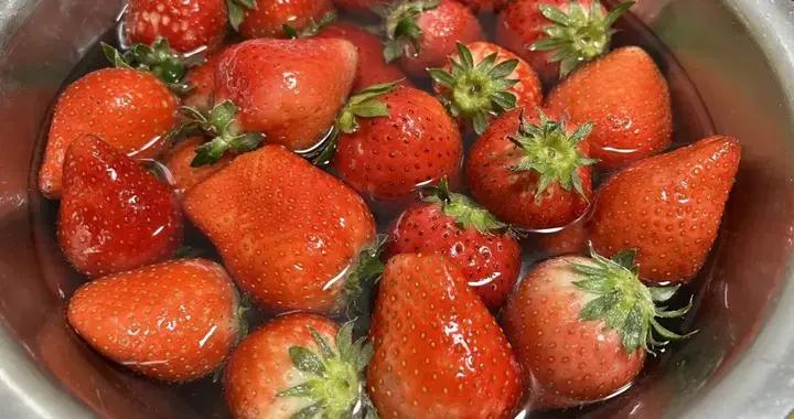 別再用鹽洗草莓了！果農都用這一招，不爛果、不流失甜味！
