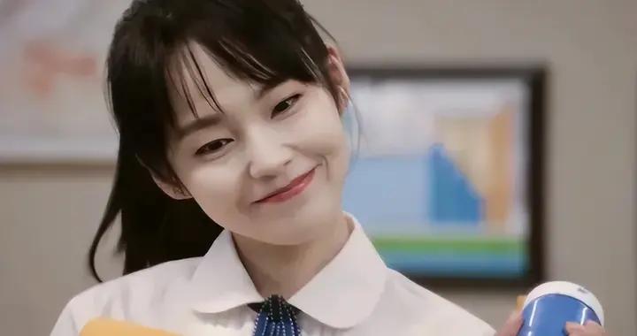 從小被父親拋棄，母親賣餃子撫養張佳寧，成名後生父竟跑來認親