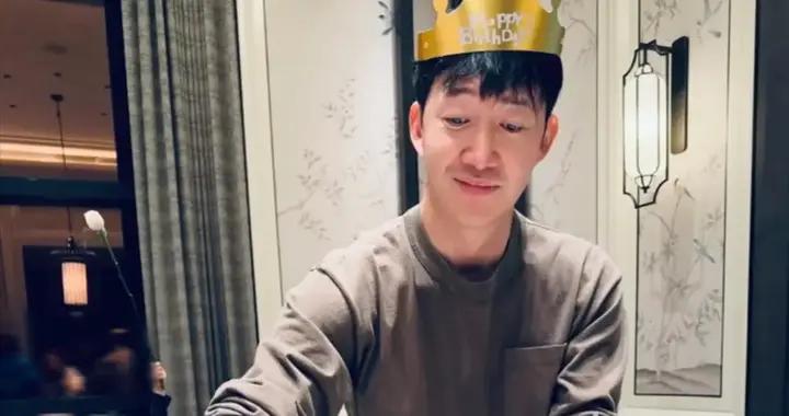 48歲王陽家中慶生，生日麪碗口比臉大10倍，8000萬豪宅滿是煙火氣