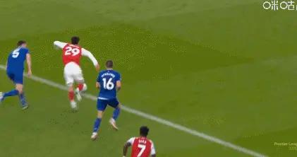 英超官方：裁判認爲基恩與哈弗茨的接觸非常輕微，因此未判點