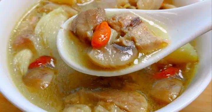 春天別總熬骨頭湯，這鍋湯更受歡迎，肉嫩湯鮮全家愛