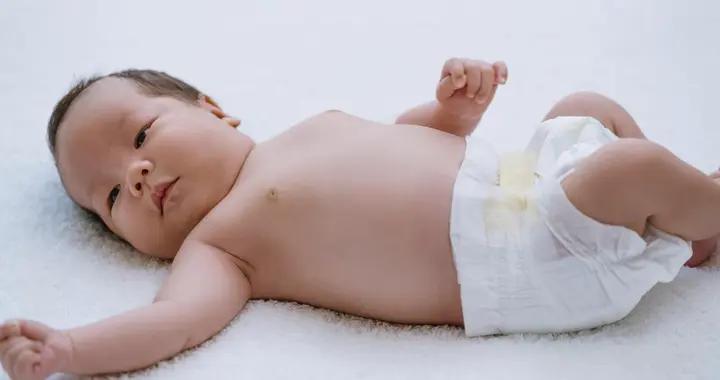 別慌！嬰兒放屁臭不是“生病信號”，這些生理原因你得知道