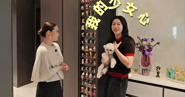 世界冠軍賈一凡，住2000萬大平層買12萬沙發，28歲沒結婚跟父母住