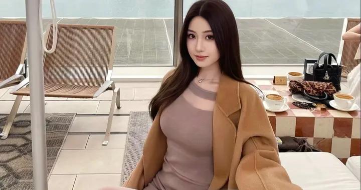 兩美女同事打架，我勸不住，只能抱這個，摟那個，佔盡便宜美事