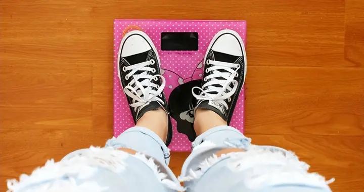 哺乳期減肥怕影響寶寶？營養師支招：這樣喫+這樣動，瘦得健康