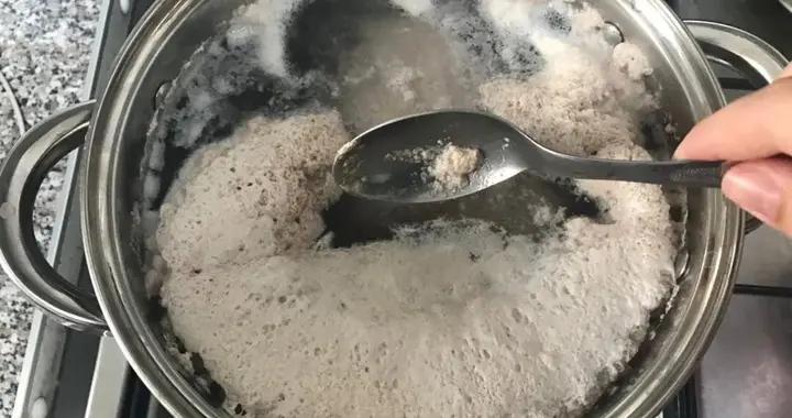 煲湯時產生的浮沫中含有大量嘌呤？撇掉就不用擔心了？