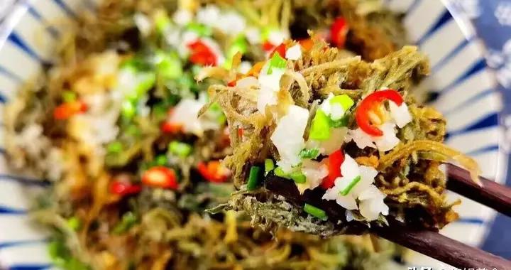 春天這菜抓緊喫！比薺菜韭菜還鮮，卻常被當成雜草，上鍋一蒸真香