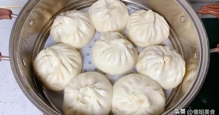 春天，別光喫韭菜菠菜！這菜清香脆嫩營養好，蒸包子喫真香！