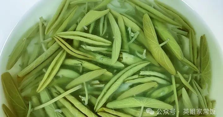 春天要多喝湯！這2樣丟鍋裏煮一煮，鮮香滑嫩，老人孩子搶着喝！