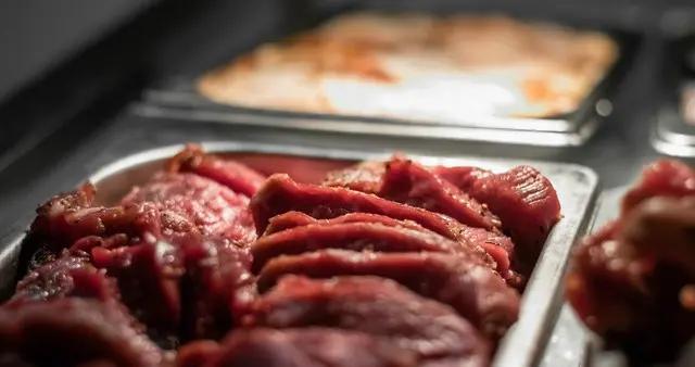 肉片醃製的3個關鍵技巧：滑嫩多汁