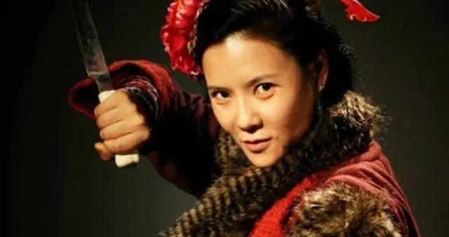 身爲表姐的顧大嫂爲什麼會不惜任何代價營救解珍、解寶？長姐如母