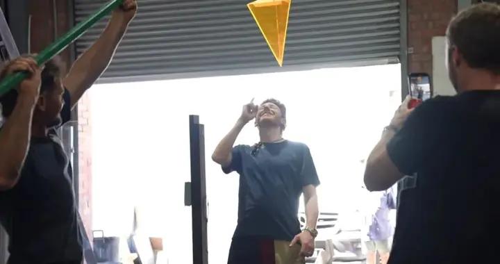 當遊戲畫面越來越真，他們用真人演出模糊的遊戲世界