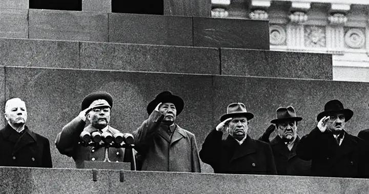 毛主席找周總理祕密商討：放2顆原子彈，暫不對外公佈