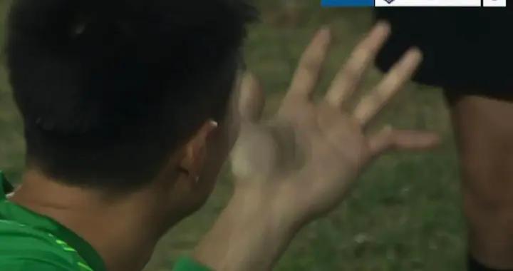 硬漢！方鏡淇手指錯位經包紮後復位，復位後連做關鍵撲救