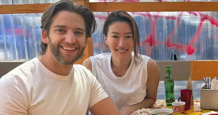 謝婷婷帶混血兒子回香港，飛機上曬兒子正臉照，長相俊俏像極父親